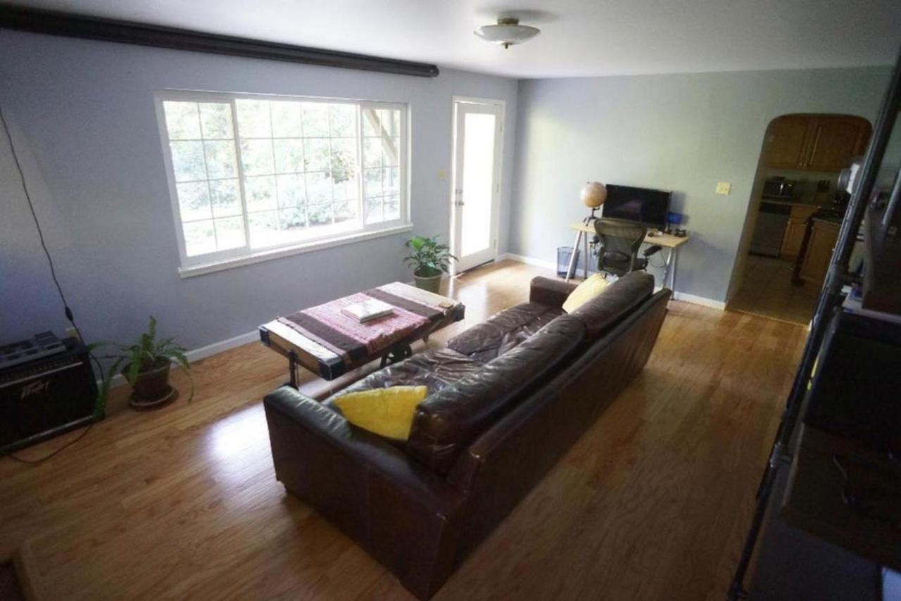 Large 1 Bedroom Apartment, Home Theater, Fireplace バークレー エクステリア 写真