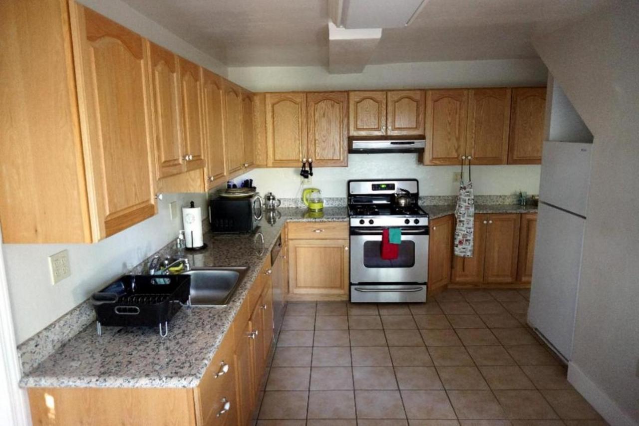 Large 1 Bedroom Apartment, Home Theater, Fireplace バークレー エクステリア 写真