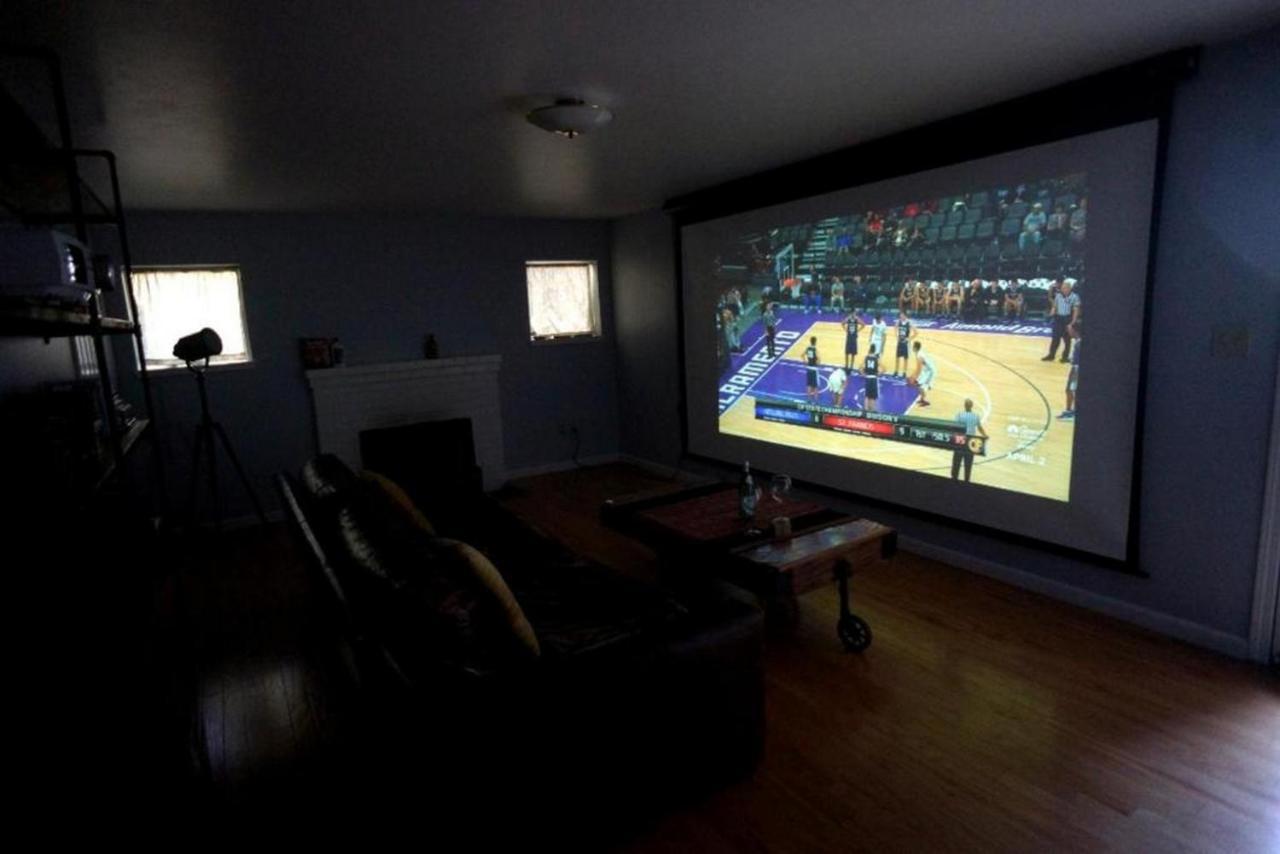 Large 1 Bedroom Apartment, Home Theater, Fireplace バークレー エクステリア 写真