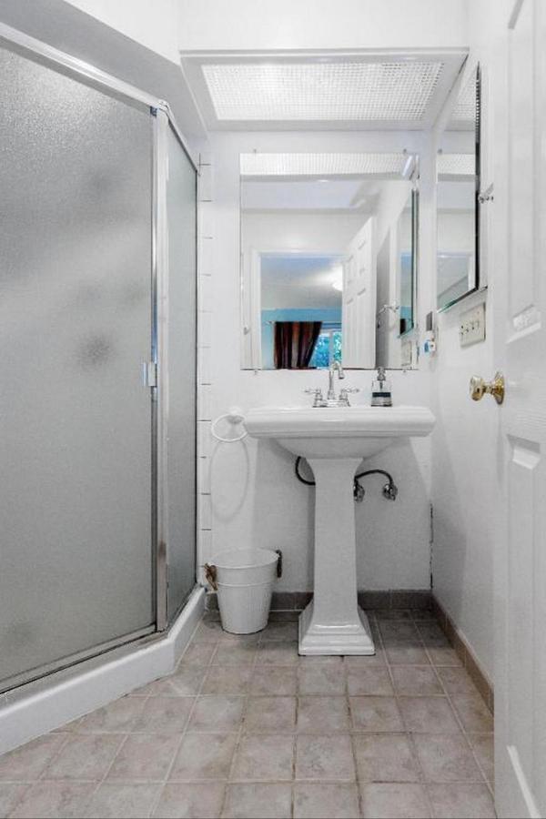 Large 1 Bedroom Apartment, Home Theater, Fireplace バークレー エクステリア 写真