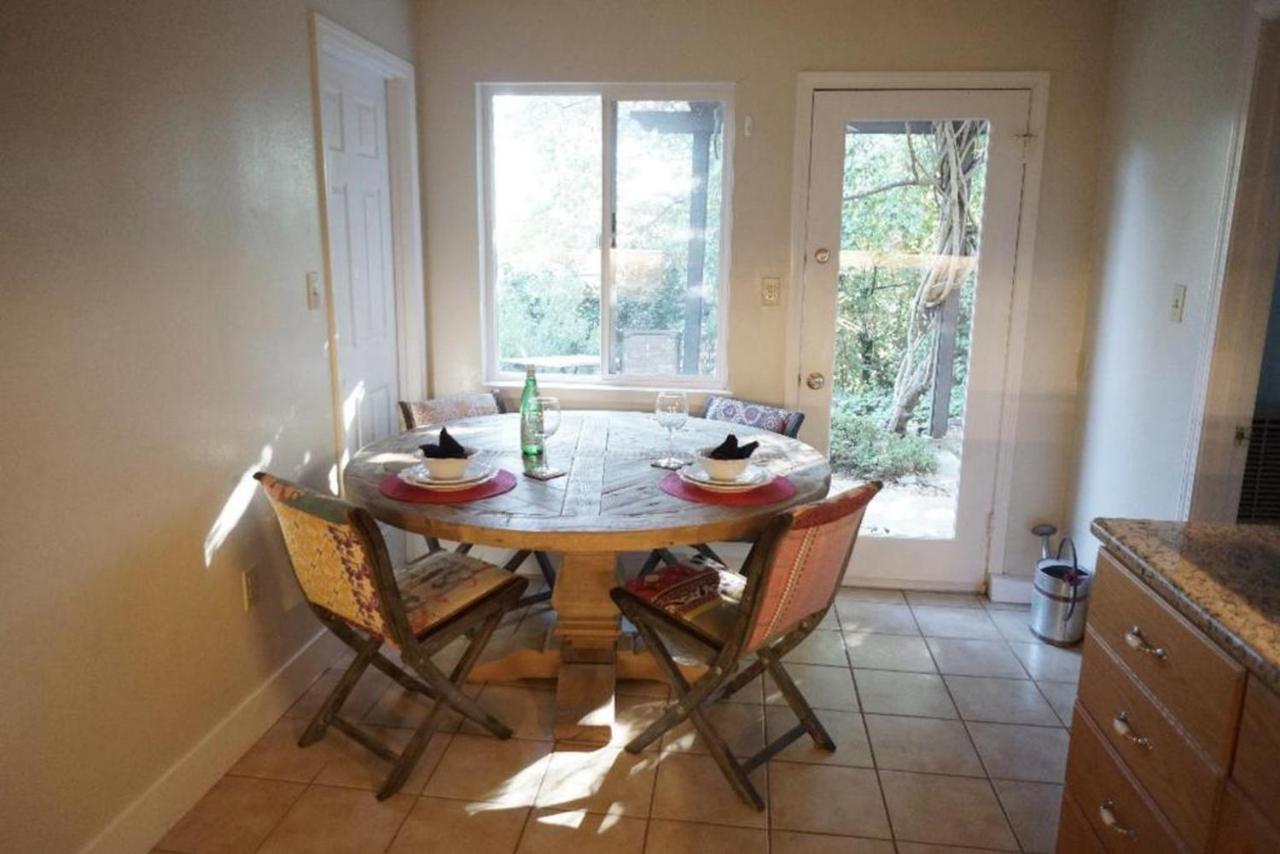 Large 1 Bedroom Apartment, Home Theater, Fireplace バークレー エクステリア 写真