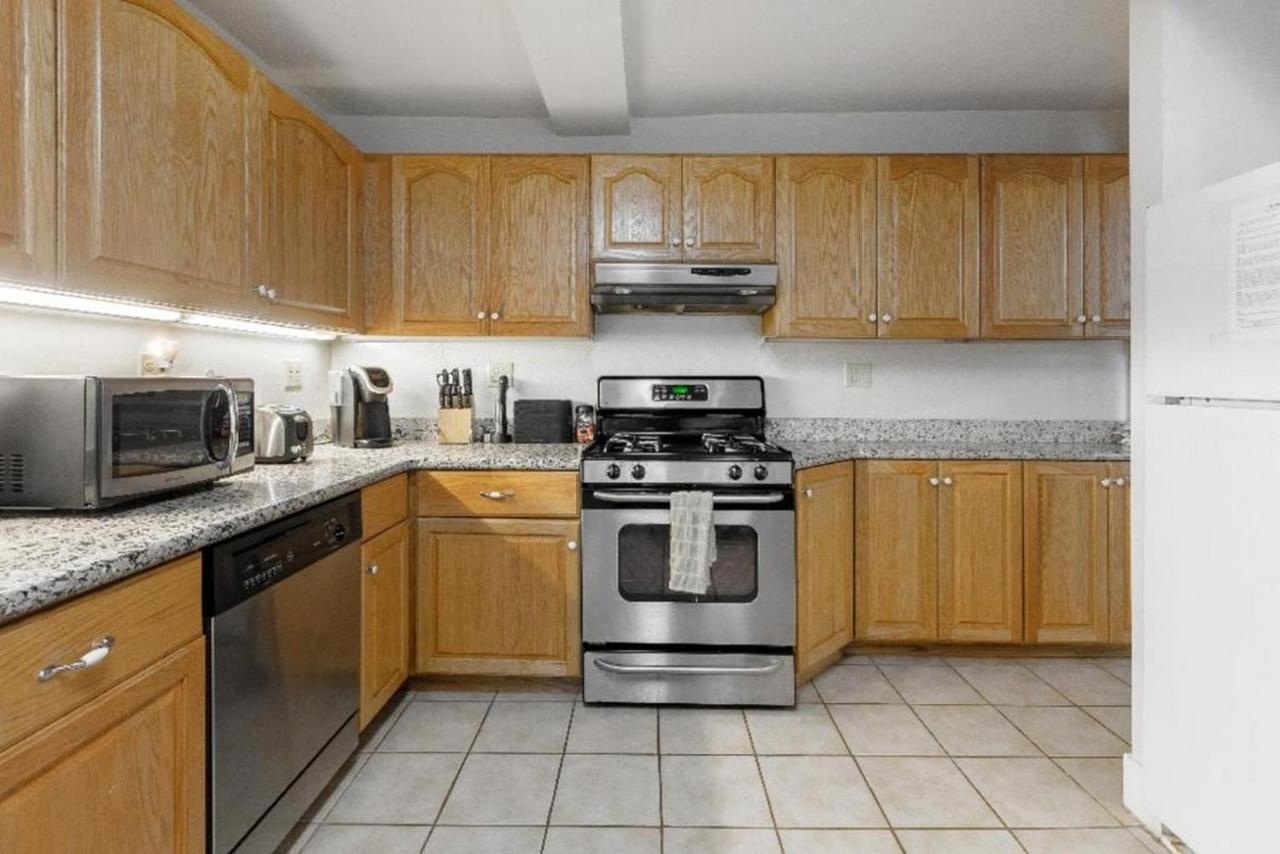 Large 1 Bedroom Apartment, Home Theater, Fireplace バークレー エクステリア 写真